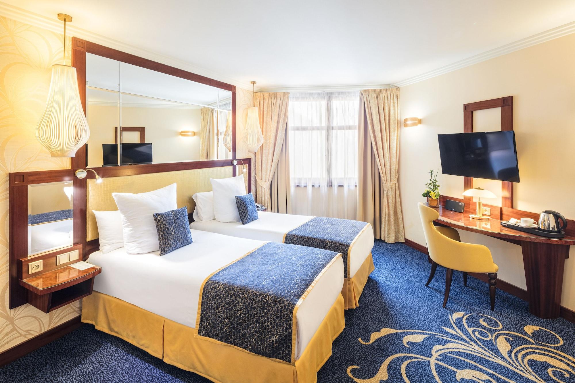 Hotel Occidental Praha Wilson Esterno foto A room at the hotel
