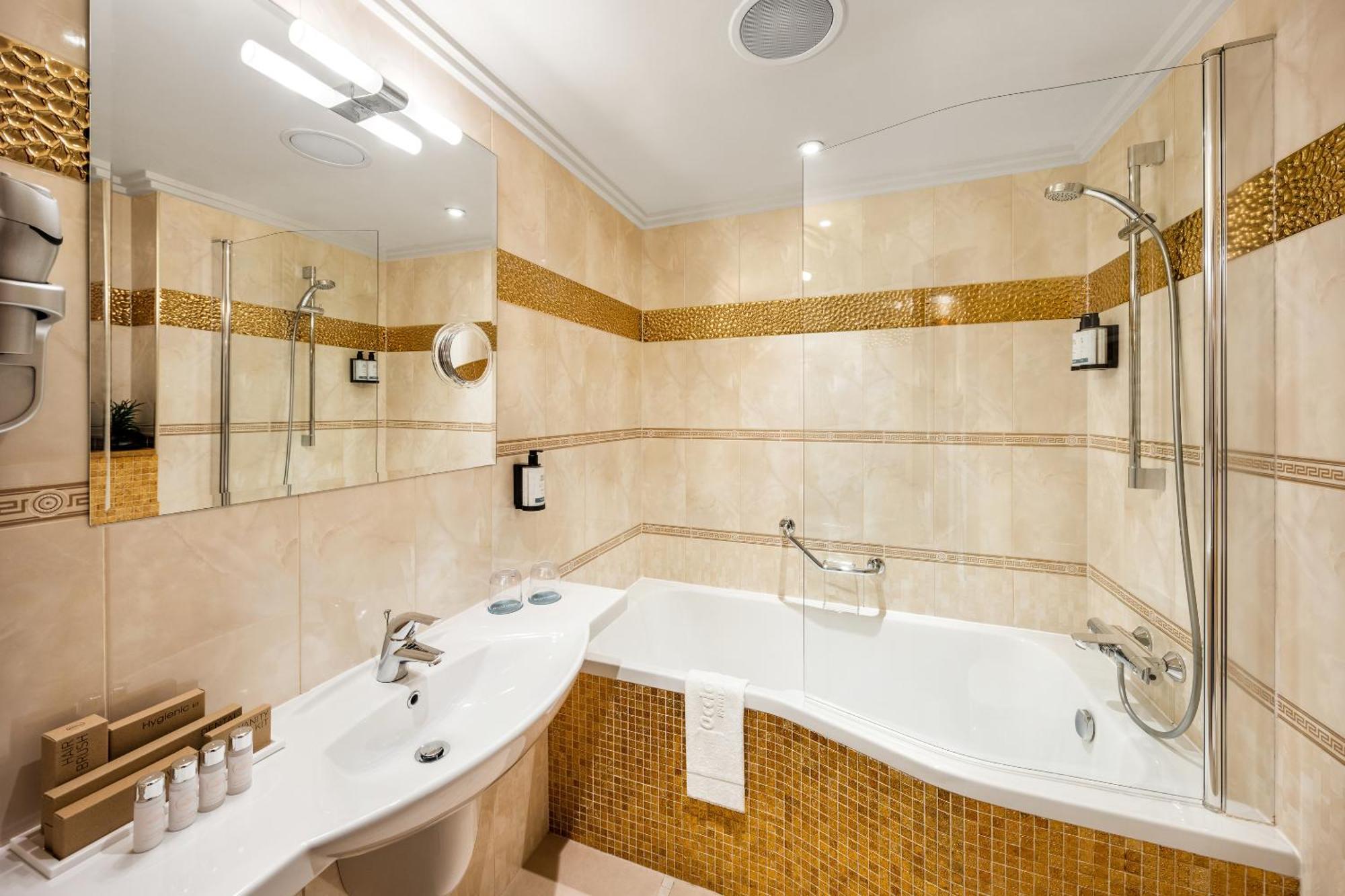 Hotel Occidental Praha Wilson Esterno foto Bathroom