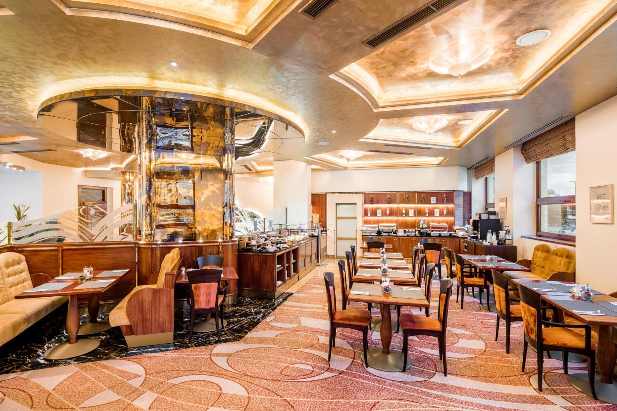 Hotel Occidental Praha Wilson Esterno foto The restaurant