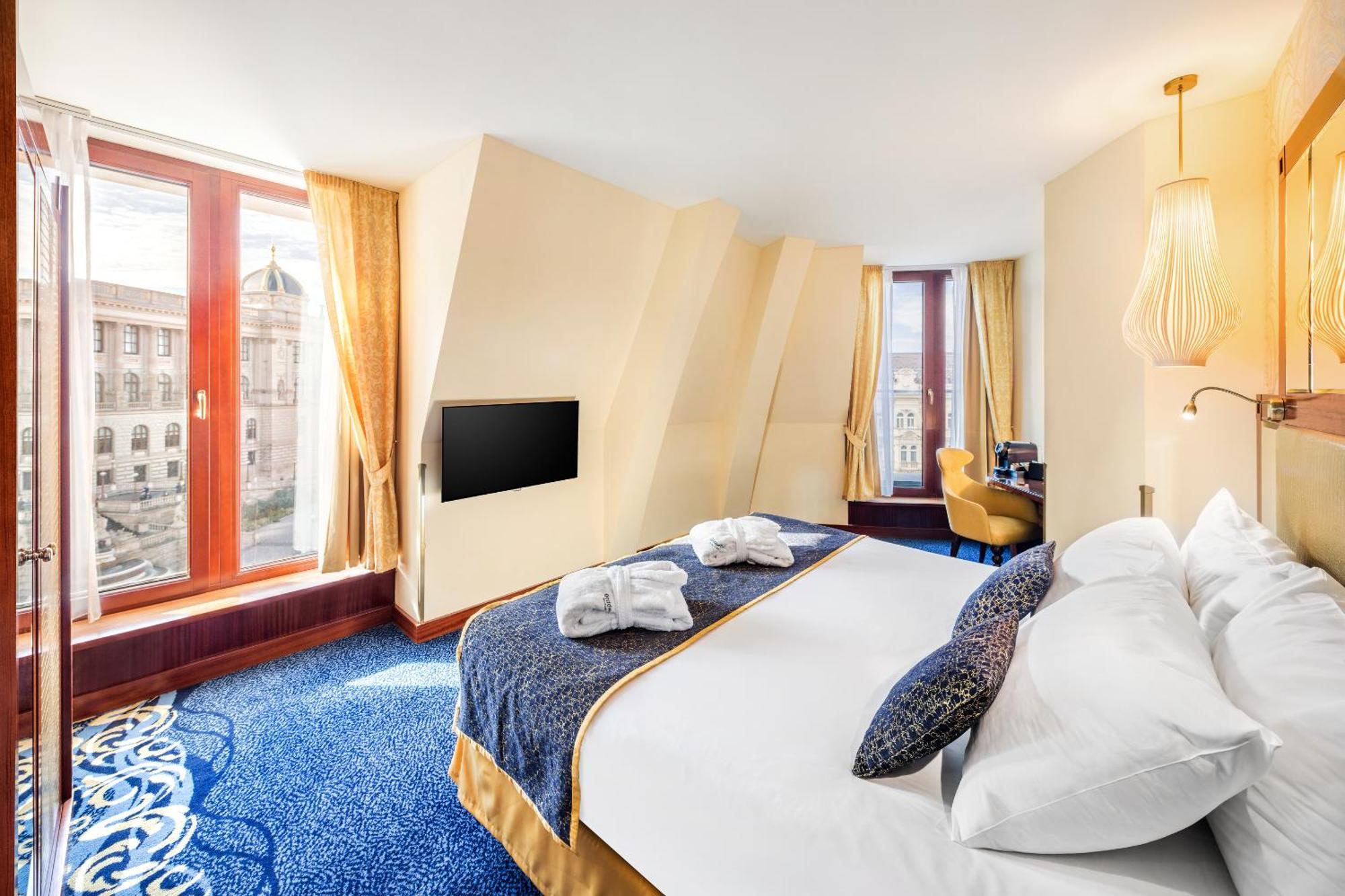 Hotel Occidental Praha Wilson Esterno foto A room at the hotel