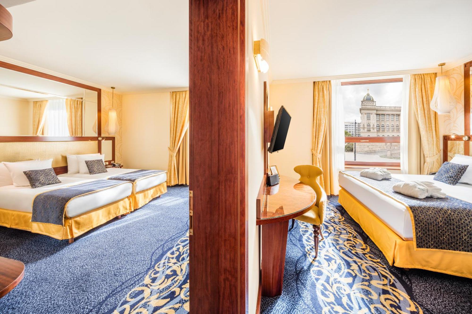 Hotel Occidental Praha Wilson Esterno foto Family room