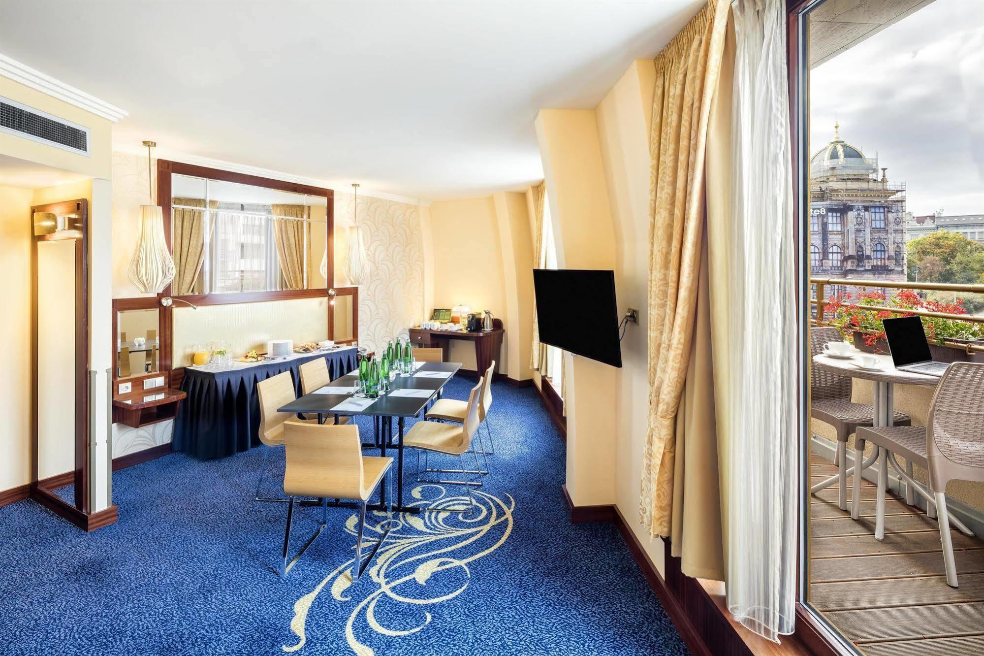 Hotel Occidental Praha Wilson Esterno foto Suite