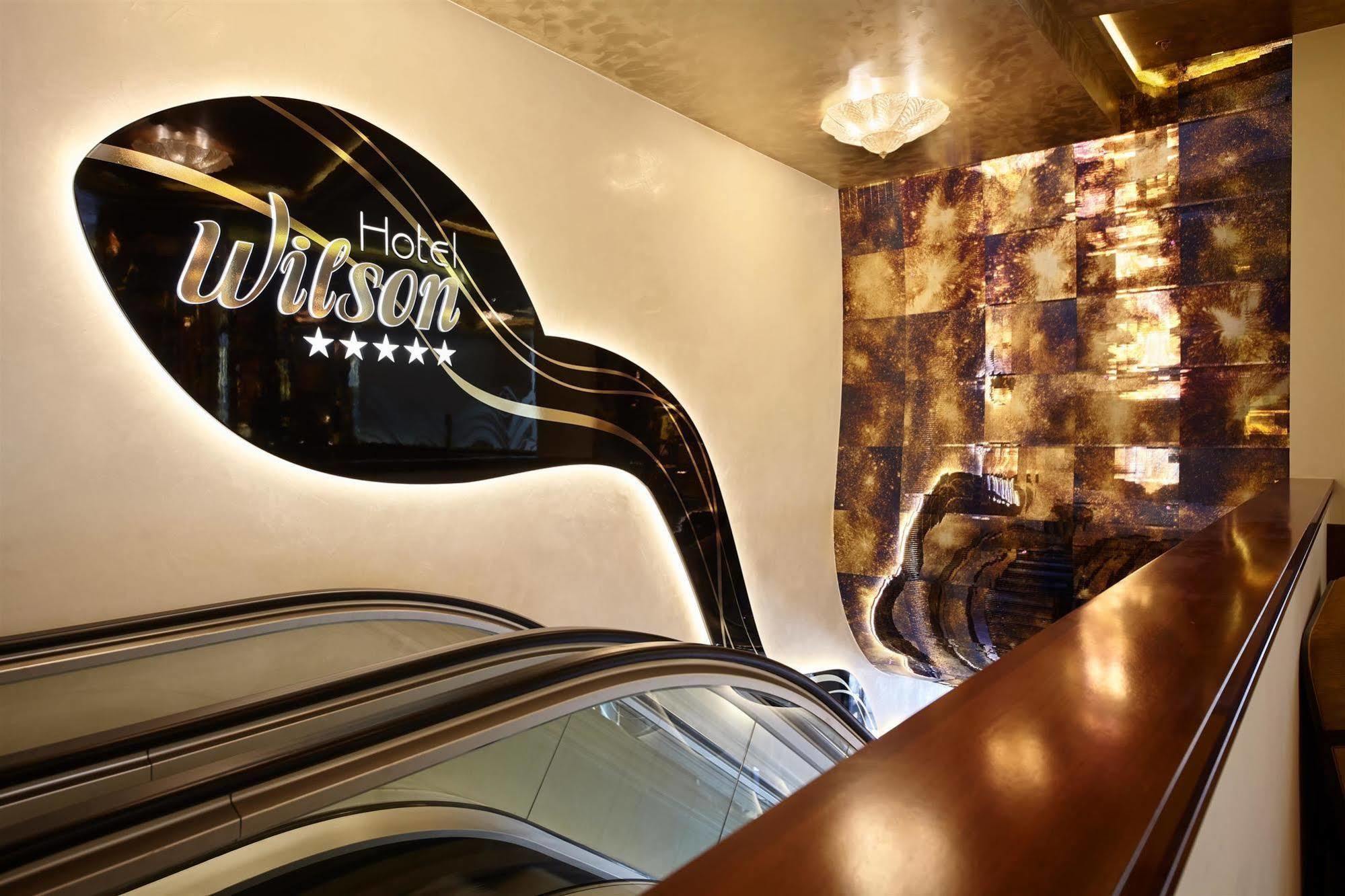 Hotel Occidental Praha Wilson Esterno foto