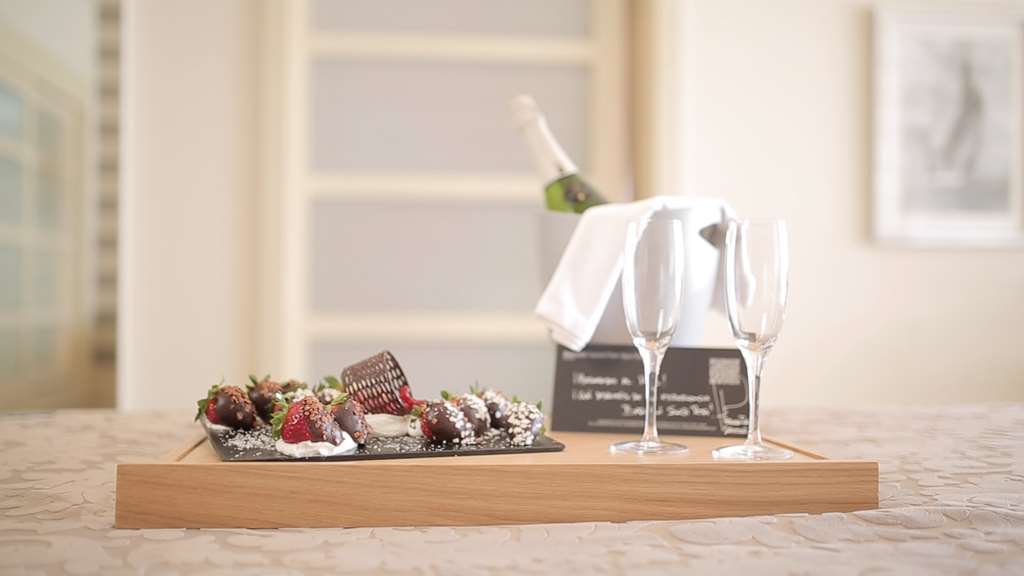 Hotel Occidental Praha Wilson Camera foto A room service tray